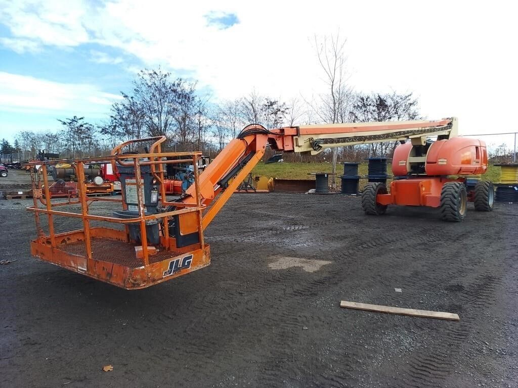 Articulated Boom Lift - View 2
